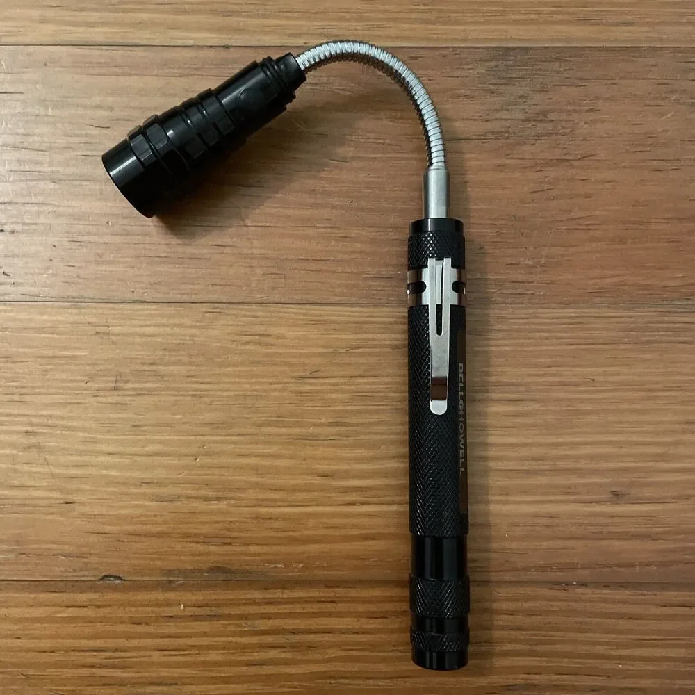 Bell and Howell Telescopic Light As Seen On TV Extends To 22” Magnetic - Picture 8 of 12